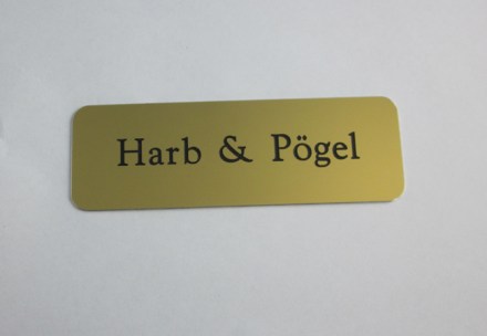 Aluminium Ansteckschild tiefgraviert gold