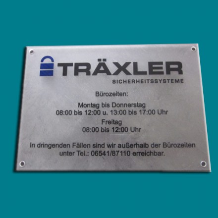 Plexiglas Firmenschild weiß mit Logo Farbe nach Wunsch Bef. Mini silber matt