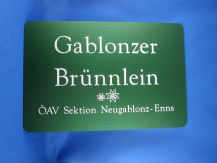 Aluminium Schild grün mit Gravur in silber