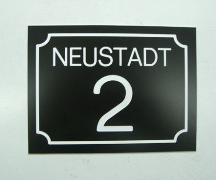 Kunststoff Hausnummer schwarz Zierrand 1