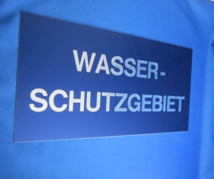 Hinweisschild Aluminium blau mit Tiefgravur in silber