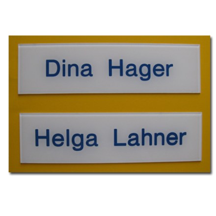 Plexiglas Schild wird von der Rückseite tiefgraviert.